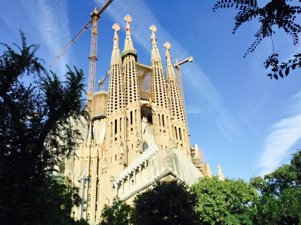 Apartments Barcelona Sagrada ภายนอก รูปภาพ